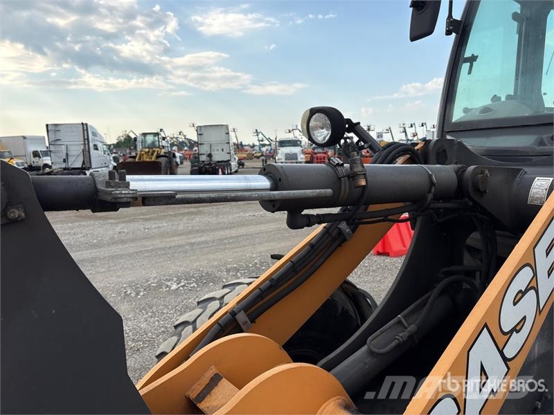 CASE 321F Radlader
