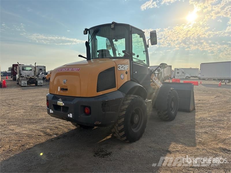 CASE 321F Radlader