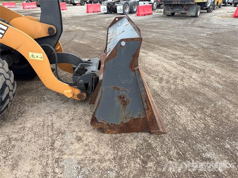 CASE 321F Radlader