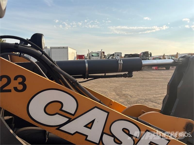 CASE 321F Radlader