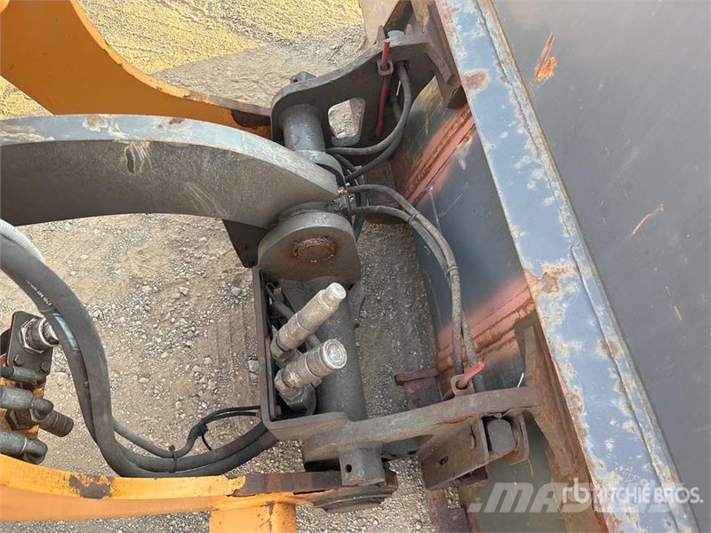 CASE 321F Radlader