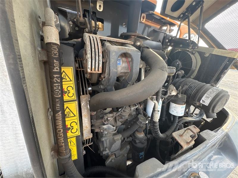 CASE 321F Radlader