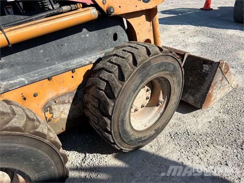 CASE 420 Minicarregadeiras