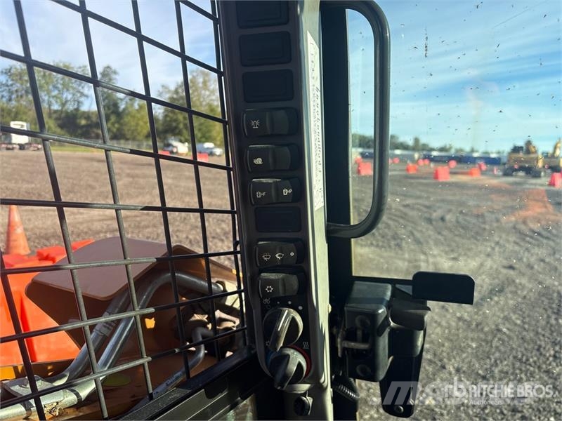 CASE TR270B Lietoti riteņu kompaktiekrāvēji