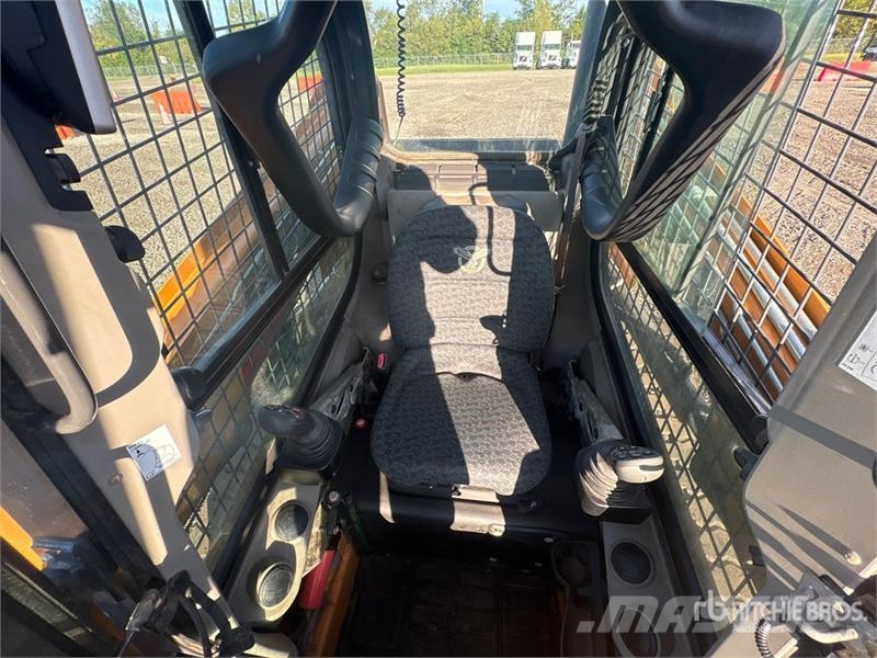 CASE TR270B Lietoti riteņu kompaktiekrāvēji