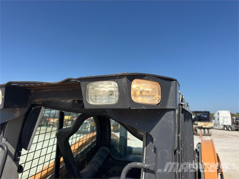 CASE TV450B Kompaktrakodók
