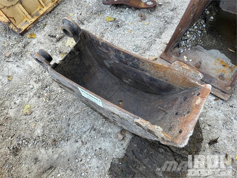 CAT 12 in Cleanup 12 In. Excavator Bucket Buckets