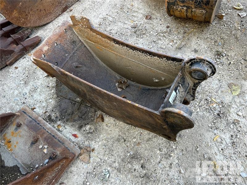 CAT 12 in Cleanup 12 In. Excavator Bucket Buckets