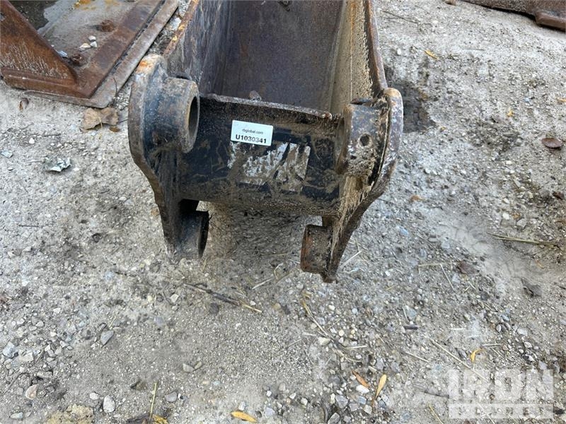 CAT 12 in Cleanup 12 In. Excavator Bucket Buckets
