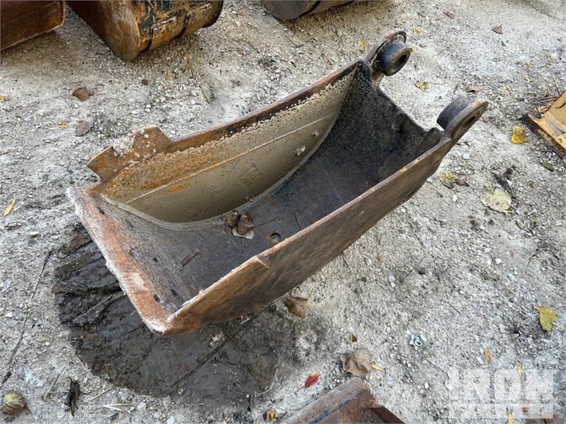 CAT 12 in Cleanup 12 In. Excavator Bucket Buckets