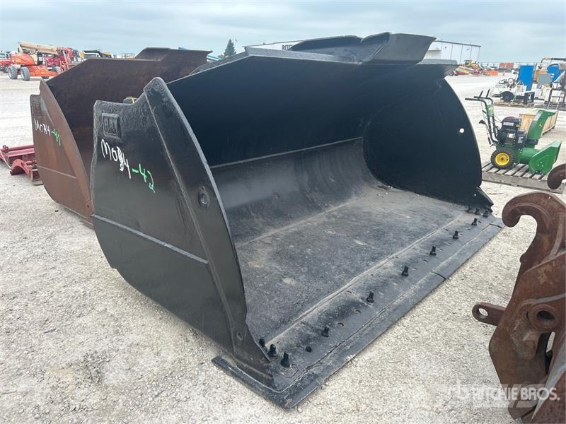 CAT 134 in Wheel Loader Bucket Lopaty
