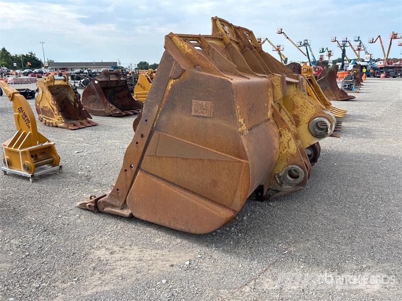 CAT 153 in Wheel Loader Bucket Baldes