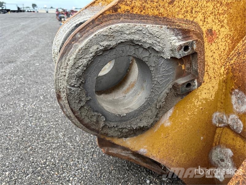 CAT 153 in Wheel Loader Bucket Buckets