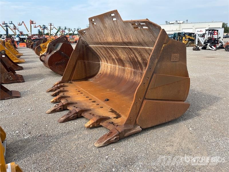 CAT 153 in Wheel Loader Bucket Baldes