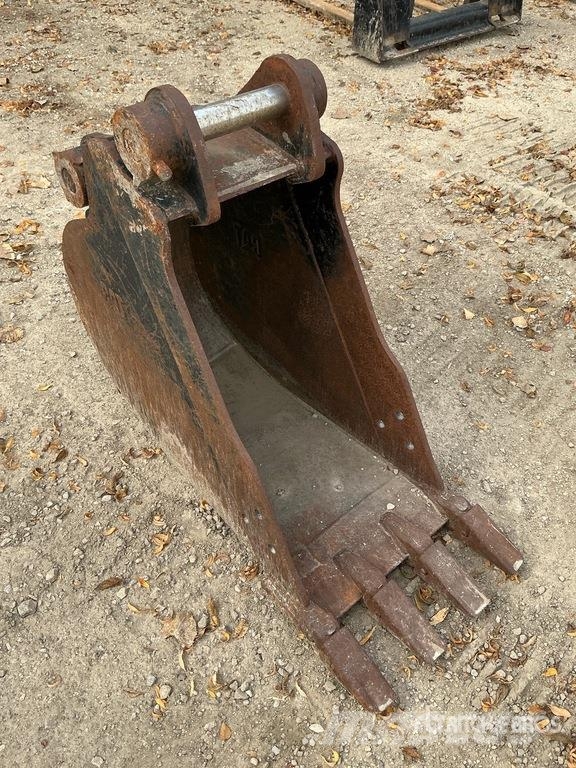 CAT 16 in Excavator Bucket - Fits Cat 304 Baldes