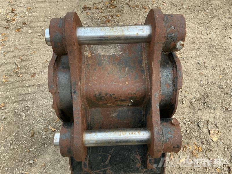 CAT 16 in Excavator Bucket - Fits Cat 304 Baldes