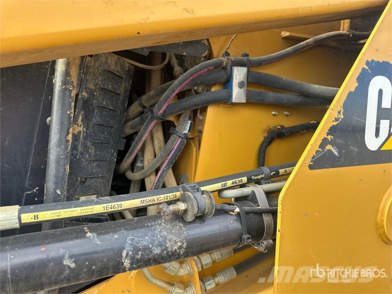 CAT 239D Skid steer mini nakladalci