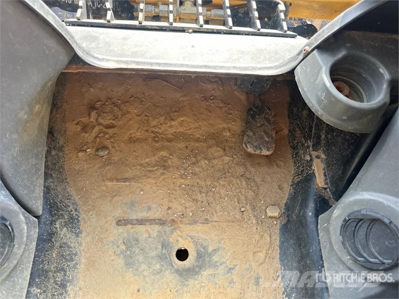 CAT 239D Skid steer mini nakladalci