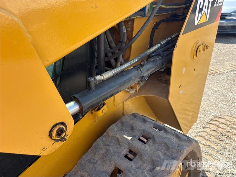 CAT 239D Ładowarki burtowe