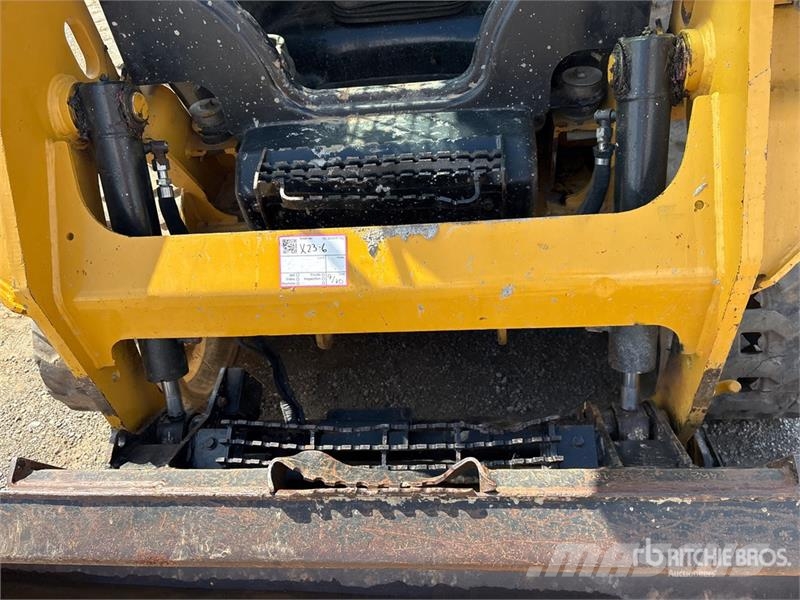 CAT 239D Ładowarki burtowe