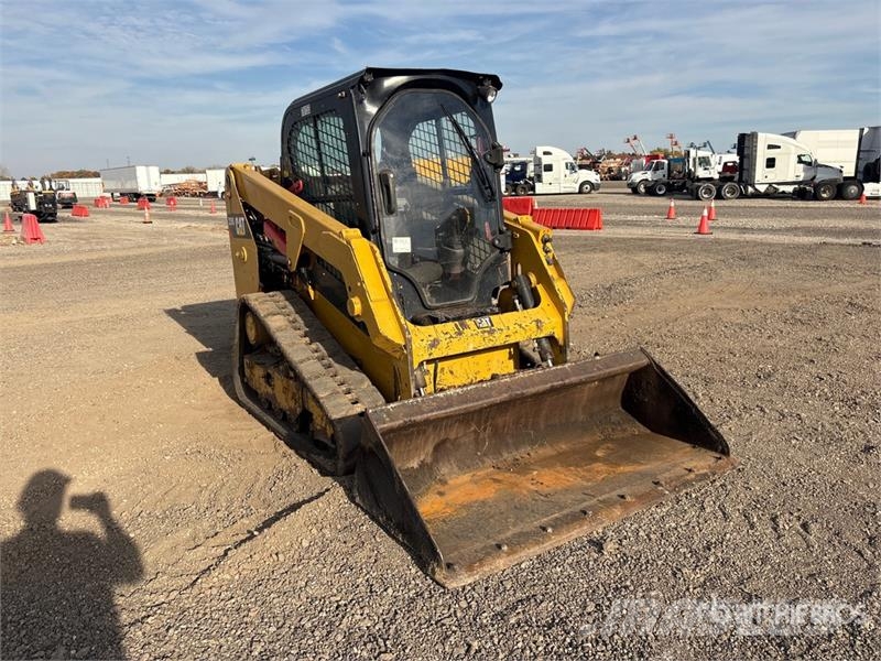 CAT 239D لوادر انزلاقية التوجيه