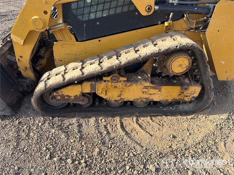 CAT 239D لوادر انزلاقية التوجيه