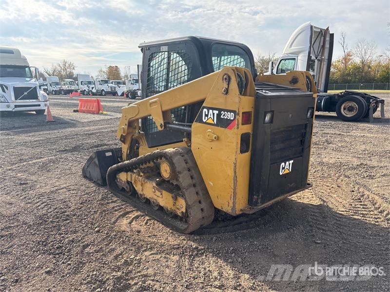 CAT 239D لوادر انزلاقية التوجيه