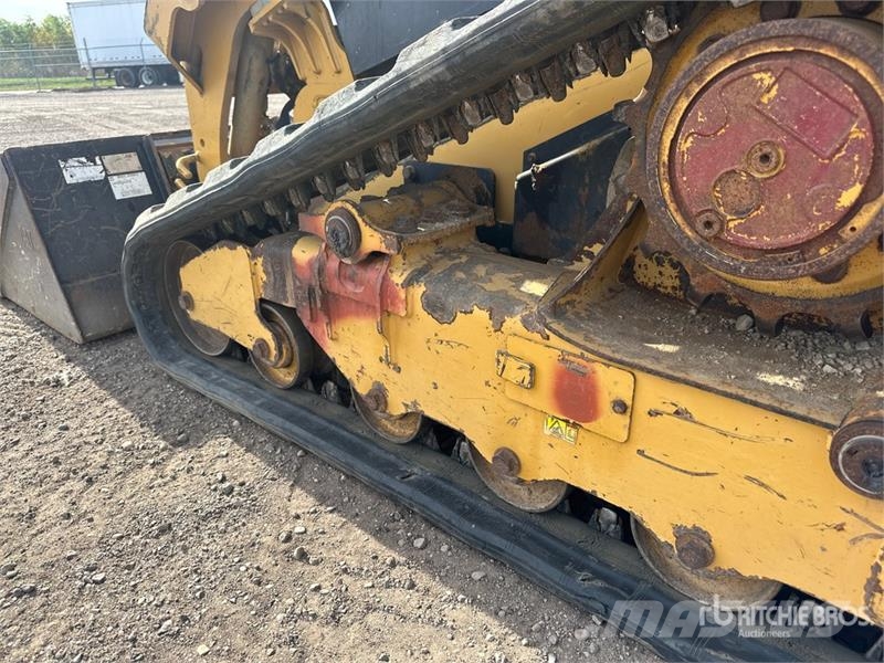 CAT 239D Skid steer mini nakladalci