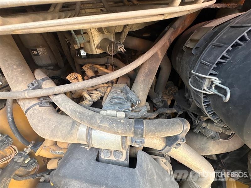 CAT 239D لوادر انزلاقية التوجيه
