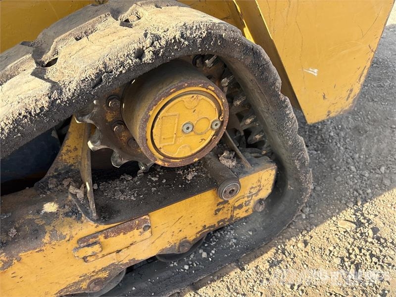 CAT 239D لوادر انزلاقية التوجيه