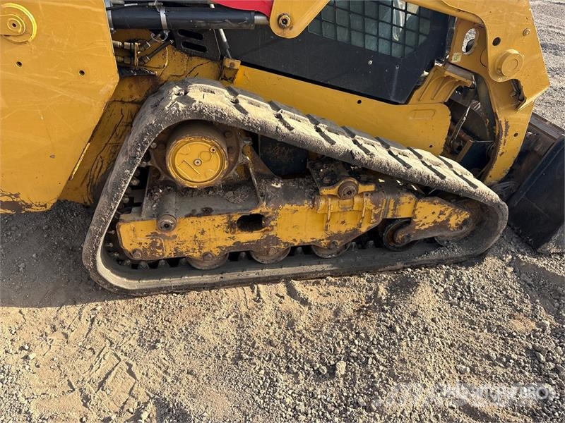CAT 239D لوادر انزلاقية التوجيه