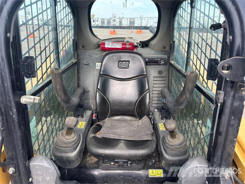 CAT 239D Skid steer mini nakladalci