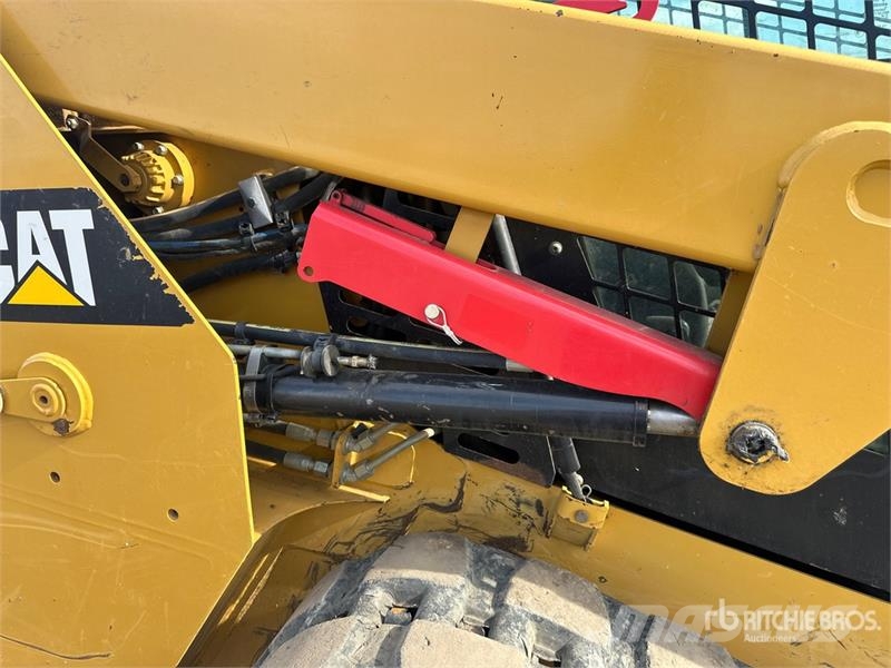 CAT 239D Skid steer mini nakladalci