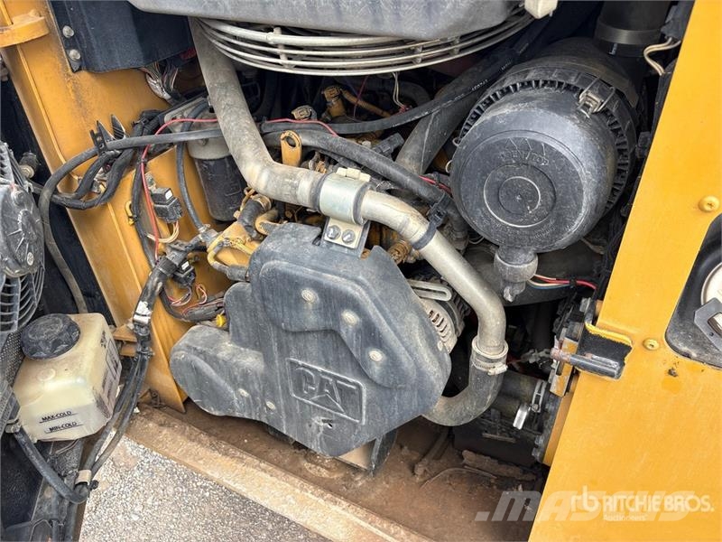 CAT 239D Ładowarki burtowe