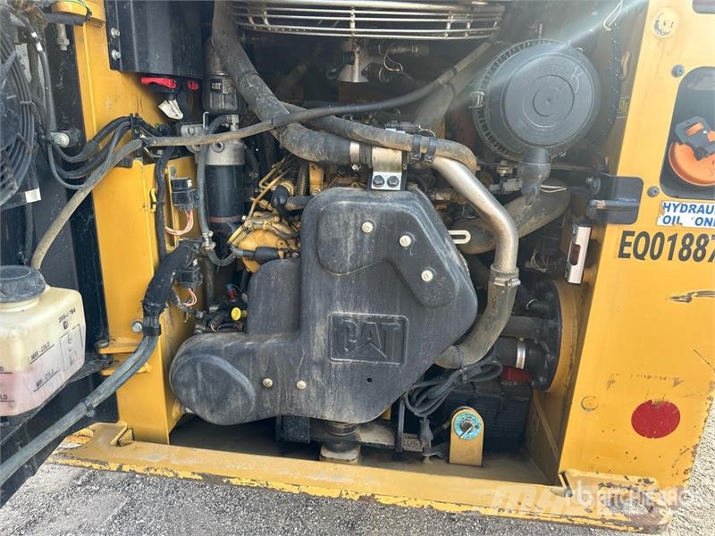 CAT 239D Skid steer mini nakladalci