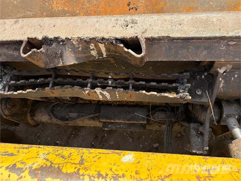 CAT 239D لوادر انزلاقية التوجيه