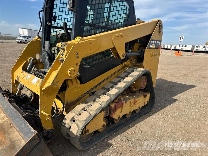 CAT 239D Skid steer mini nakladalci