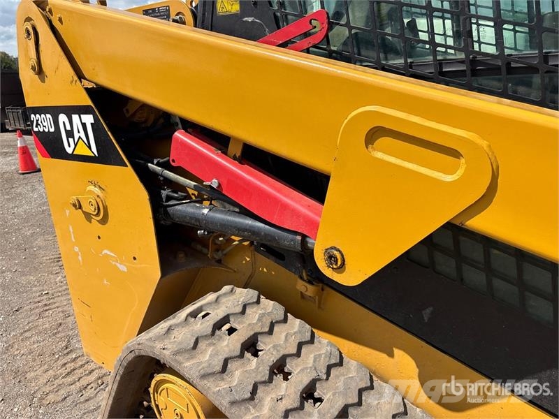 CAT 239D Ładowarki burtowe