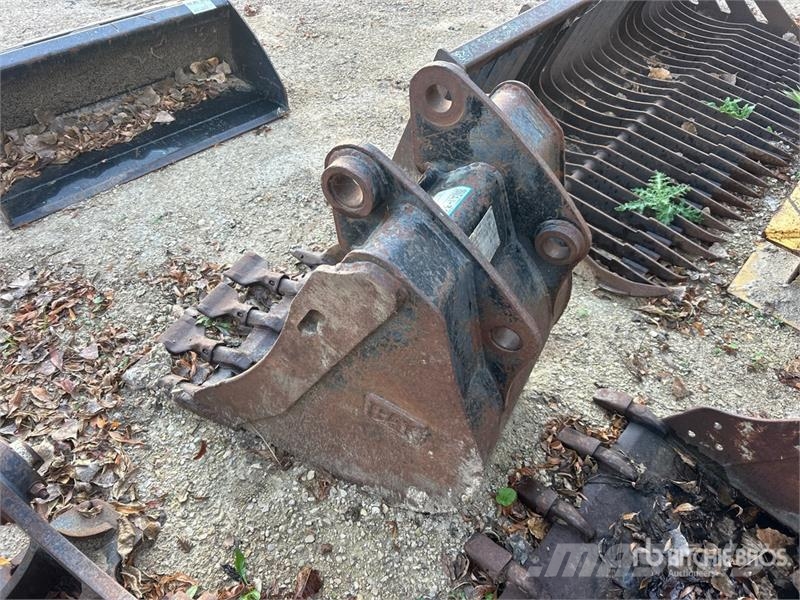 CAT 24 in 0.24 cyd Digging Backhoe Rear Bucket - Fits دلاء
