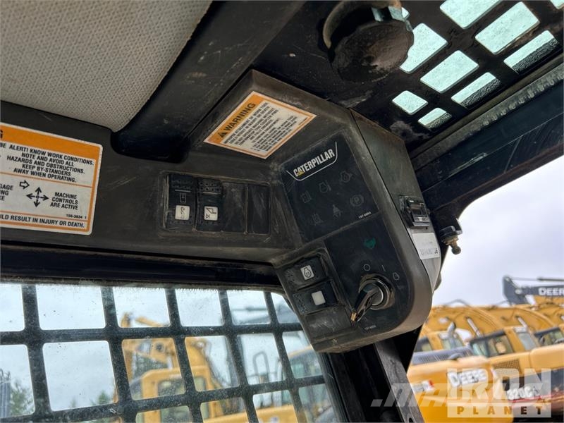 CAT 246 Chargeuse compacte