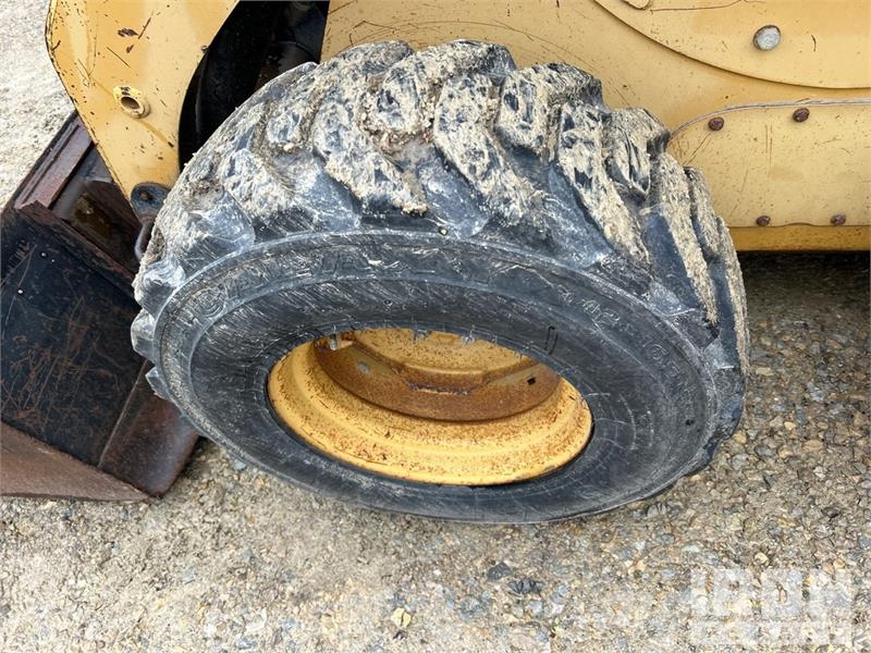 CAT 246 Chargeuse compacte