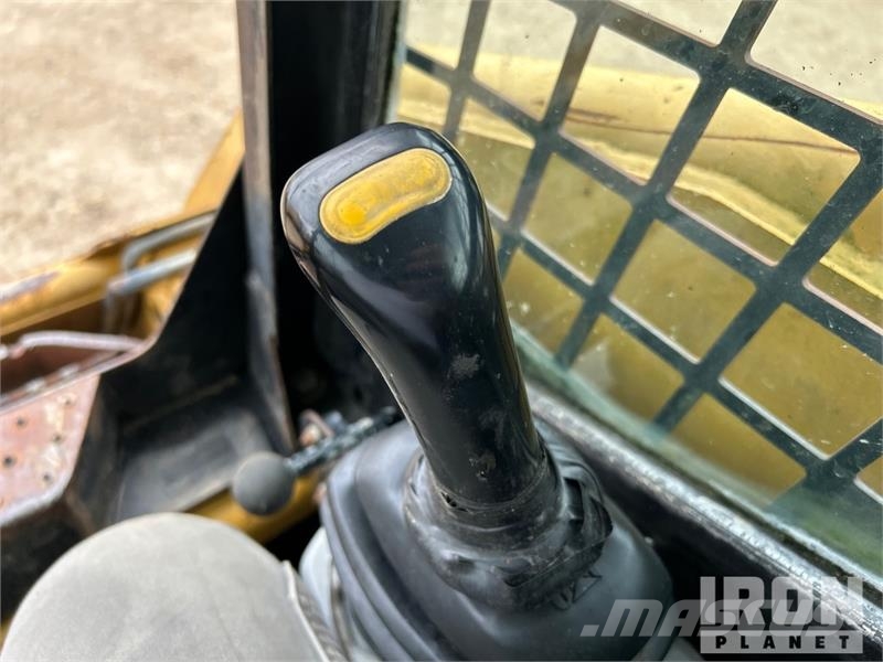 CAT 246 Chargeuse compacte