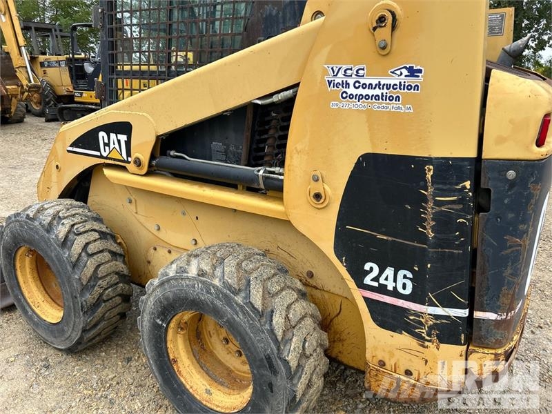 CAT 246 Chargeuse compacte