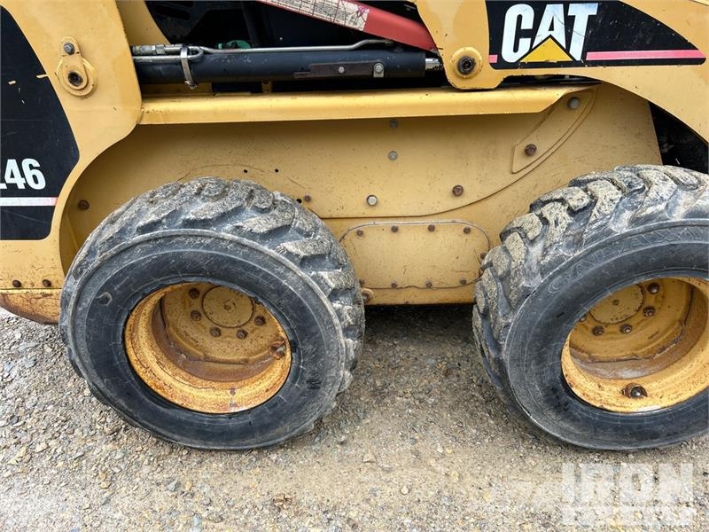 CAT 246 Chargeuse compacte