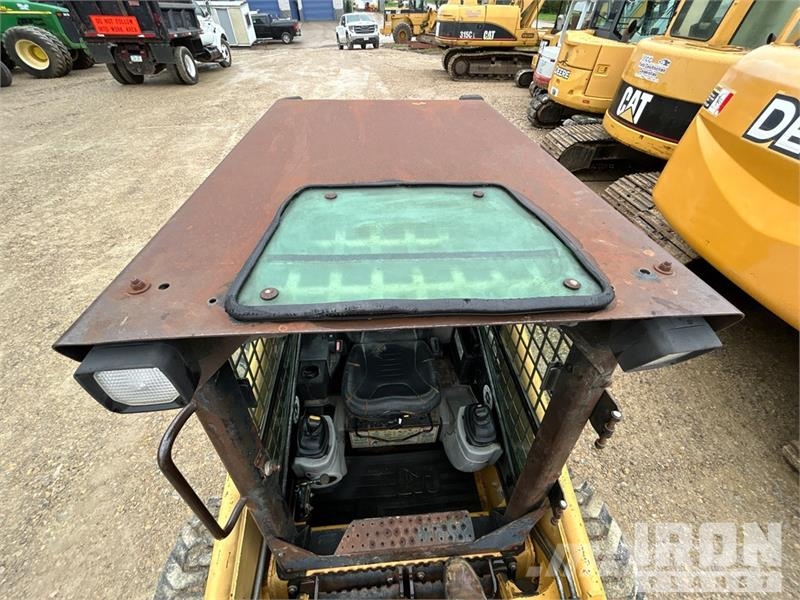 CAT 246 Chargeuse compacte