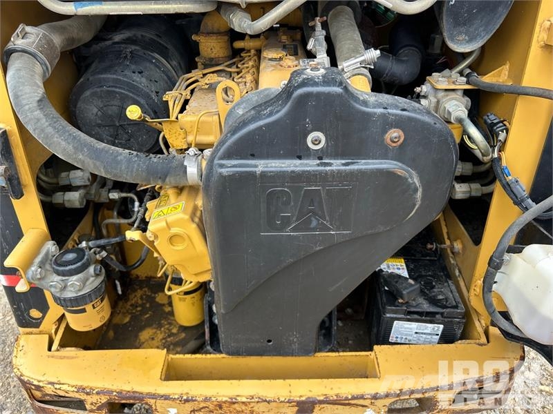 CAT 246 Chargeuse compacte