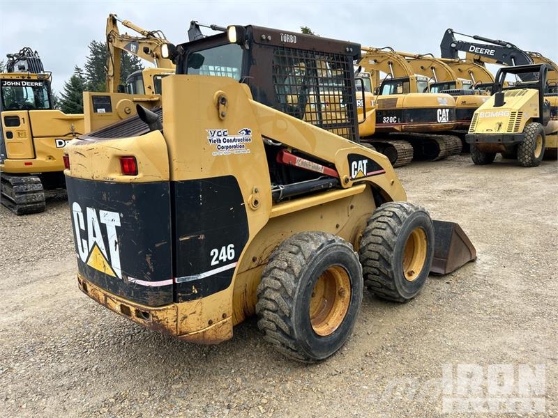 CAT 246 Chargeuse compacte