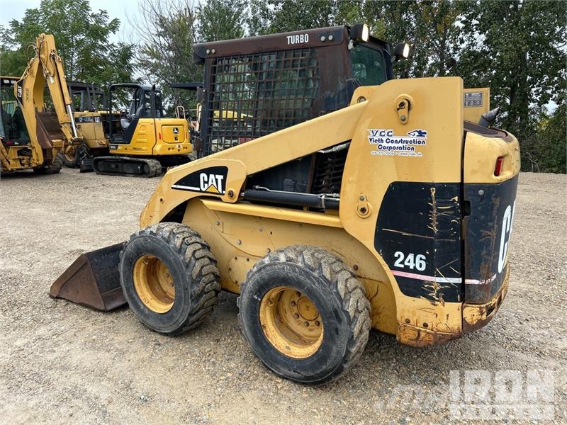CAT 246 Chargeuse compacte