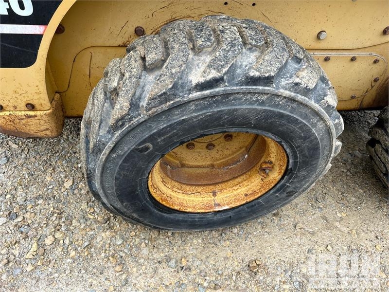 CAT 246 Chargeuse compacte