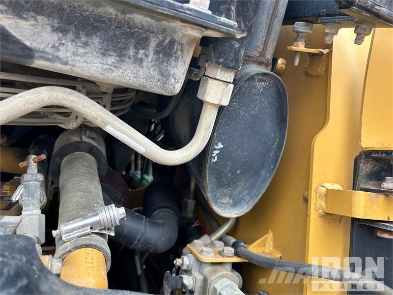 CAT 246 Chargeuse compacte
